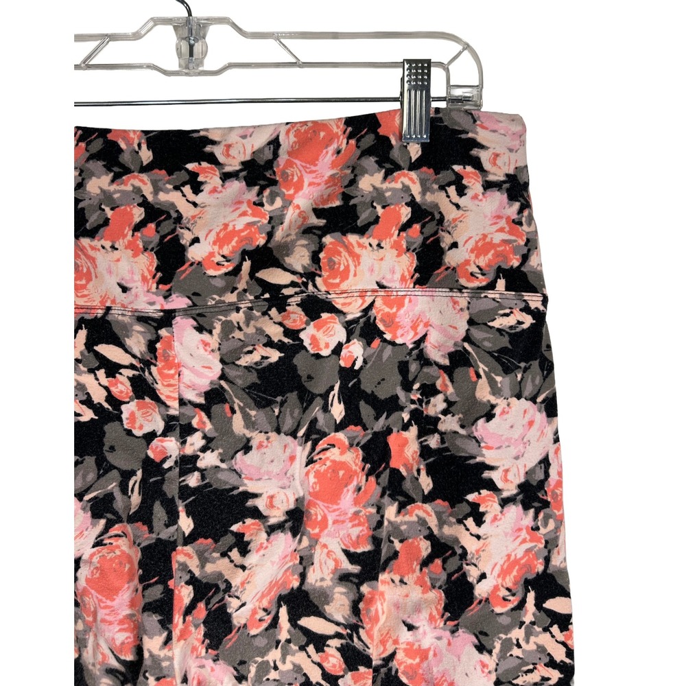 Revolutionary Tummy Control Floral Capri Leggings Womens 1X Pink Black Plus Size - Picture 4 of 5